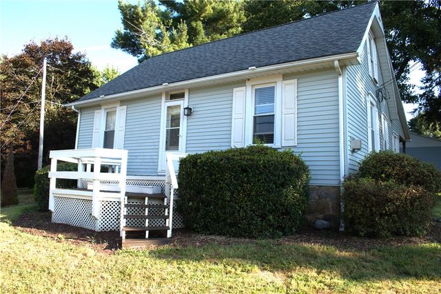 140 E Brewster Road, Center Twp, PA 16001