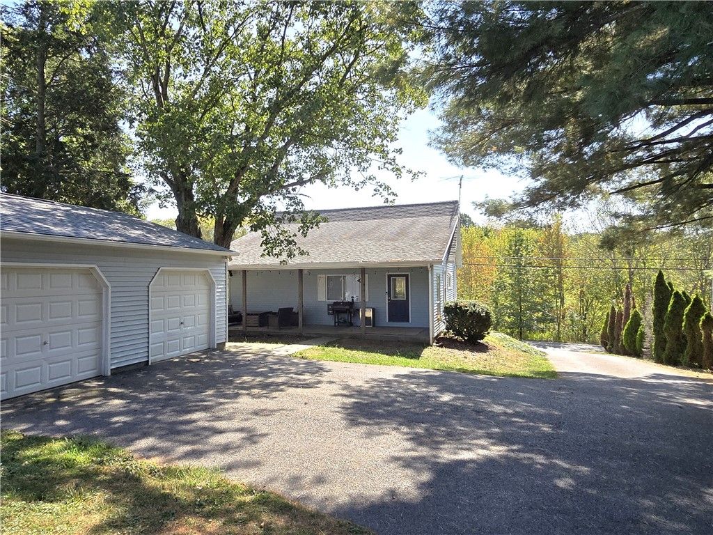 140 E Brewster Road, Center Twp, PA 16001