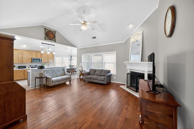 1006 Diane Street, Aubrey, TX 76227