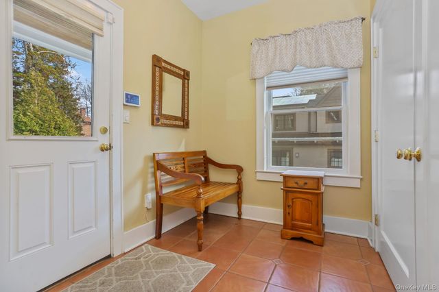 10 Grandview Avenue, Pleasantville, NY 10570