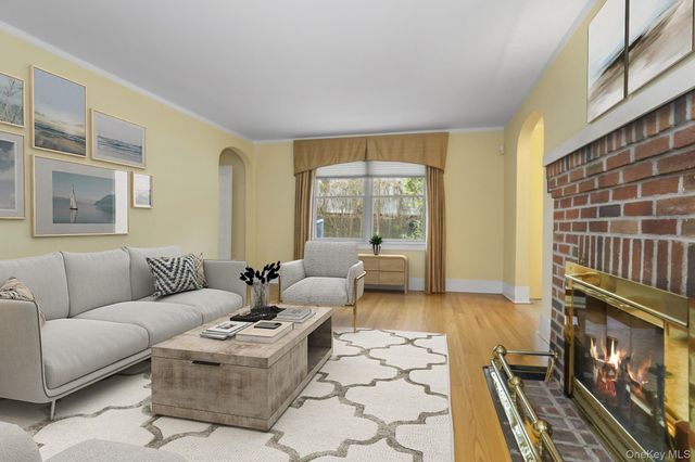 10 Grandview Avenue, Pleasantville, NY 10570