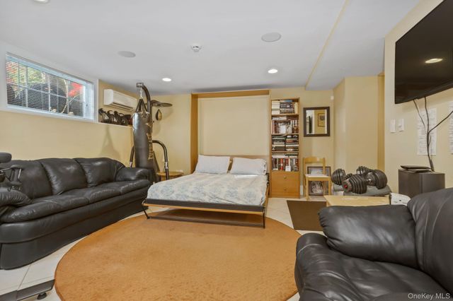 10 Grandview Avenue, Pleasantville, NY 10570