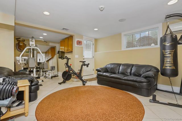 10 Grandview Avenue, Pleasantville, NY 10570