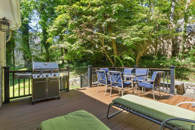 10 Grandview Avenue, Pleasantville, NY 10570