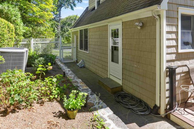 10 Grandview Avenue, Pleasantville, NY 10570