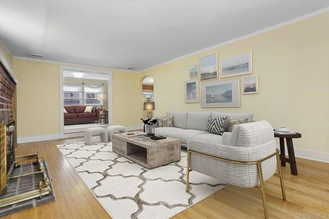 10 Grandview Avenue, Pleasantville, NY 10570