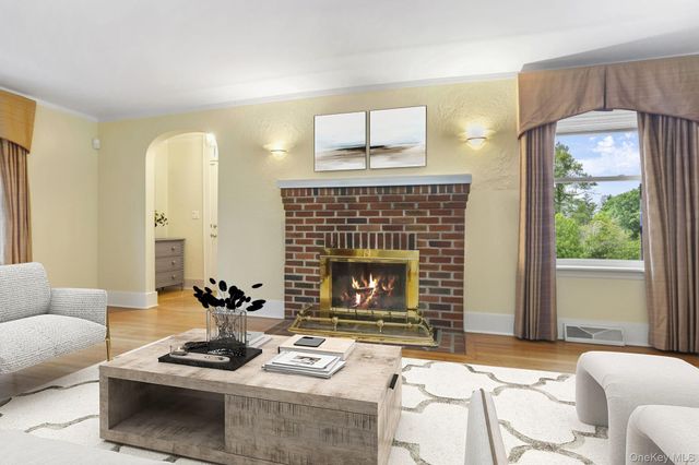10 Grandview Avenue, Pleasantville, NY 10570