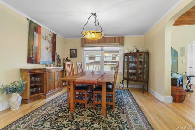 10 Grandview Avenue, Pleasantville, NY 10570