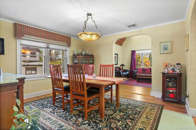 10 Grandview Avenue, Pleasantville, NY 10570