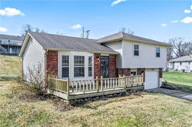 5229 Lakewood Street, Kansas City, KS 66106