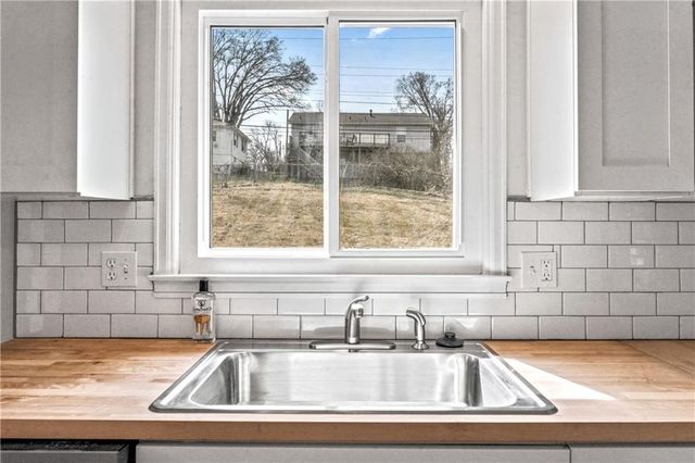 5229 Lakewood Street, Kansas City, KS 66106