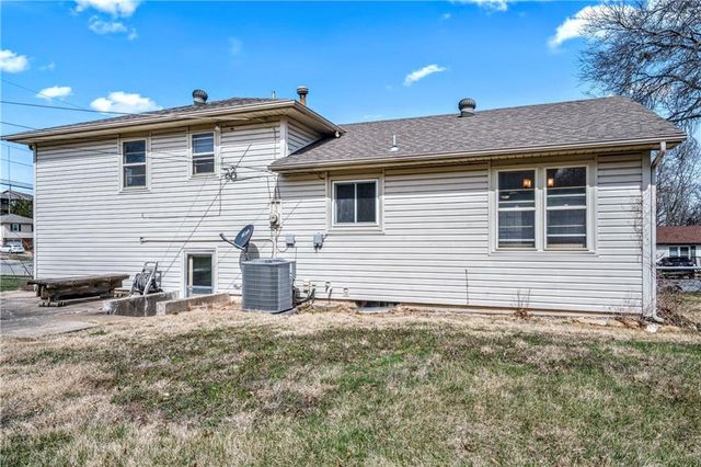 5229 Lakewood Street, Kansas City, KS 66106