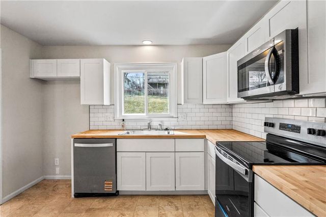 5229 Lakewood Street, Kansas City, KS 66106