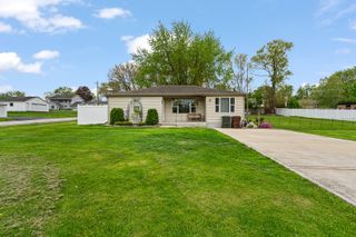 698 Thornton Street, Lockport, IL 60441