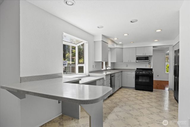 9121 NE 143rd Place, Kirkland, WA 98034