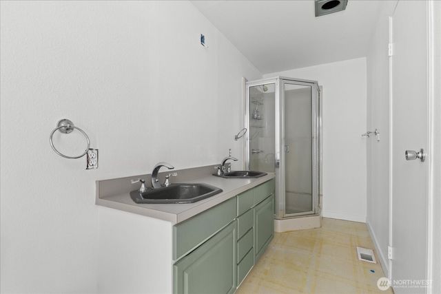 9121 NE 143rd Place, Kirkland, WA 98034