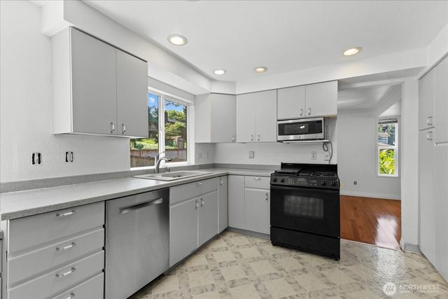 9121 NE 143rd Place, Kirkland, WA 98034