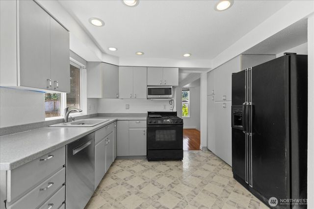 9121 NE 143rd Place, Kirkland, WA 98034