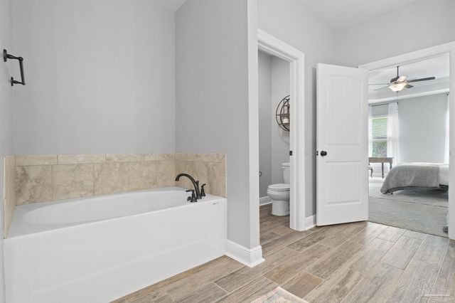 5701 Oak Haven Ln, Gulf Breeze, FL 32563