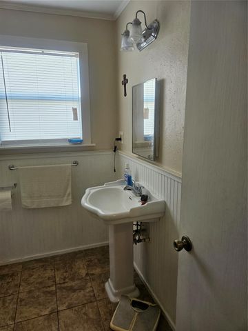 710 Milam Avenue, Eagle Lake, TX 77434