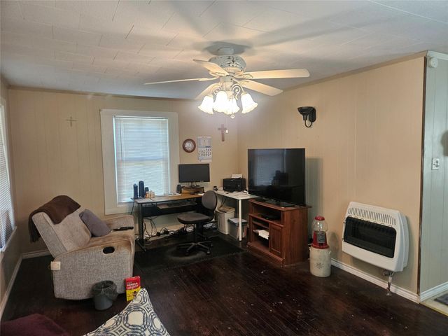 710 Milam Avenue, Eagle Lake, TX 77434