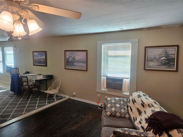 710 Milam Avenue, Eagle Lake, TX 77434