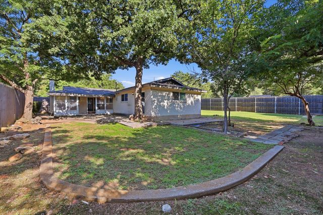 1140 Simpson Drive, Hurst, TX 76053