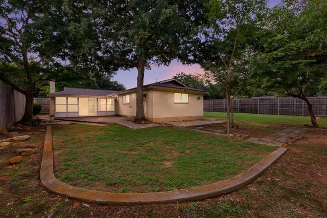 1140 Simpson Drive, Hurst, TX 76053