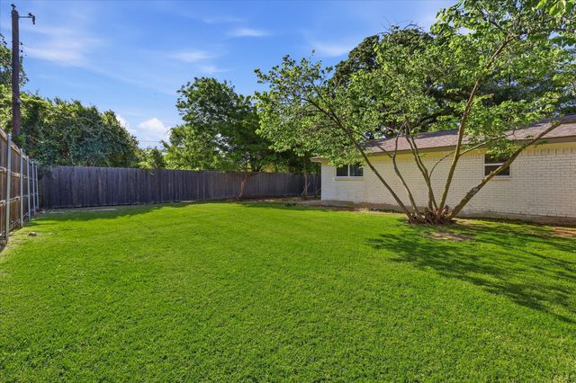 1140 Simpson Drive, Hurst, TX 76053