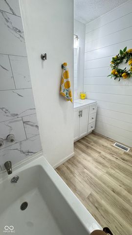 606 W 1050 N, Fortville, IN 46040