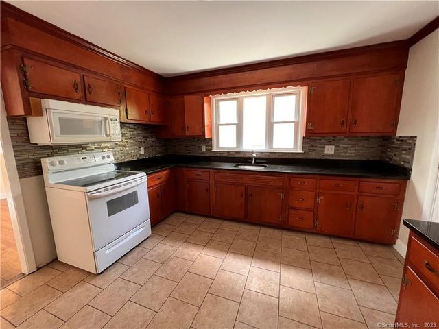 53 Pixlee Place 2nd FL, Bridgeport, CT 06610