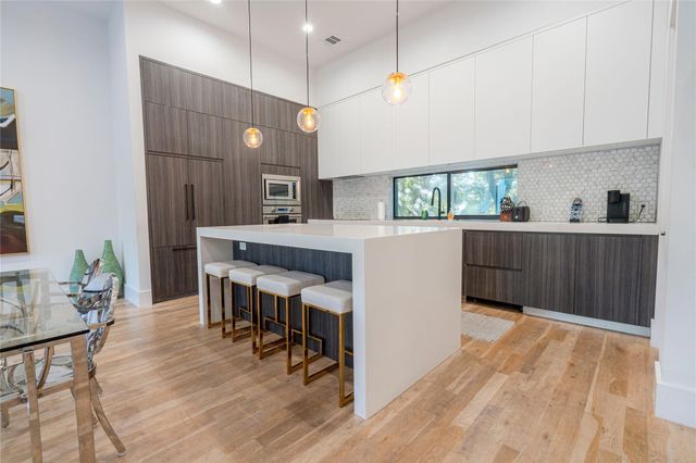 709 Memorial Heights Drive, Houston, TX 77007