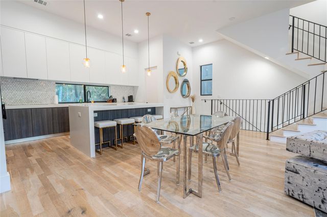 709 Memorial Heights Drive, Houston, TX 77007