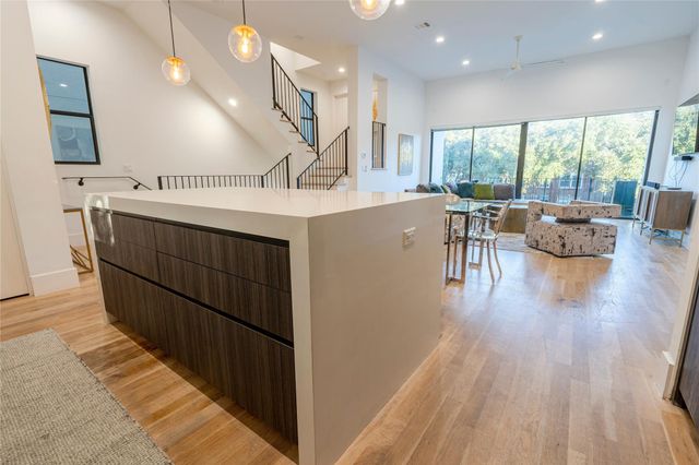 709 Memorial Heights Drive, Houston, TX 77007