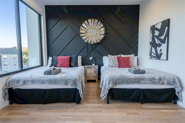 709 Memorial Heights Drive, Houston, TX 77007