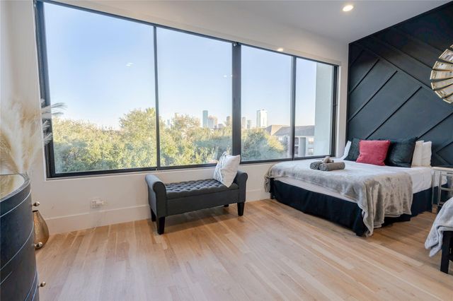 709 Memorial Heights Drive, Houston, TX 77007