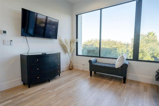 709 Memorial Heights Drive, Houston, TX 77007