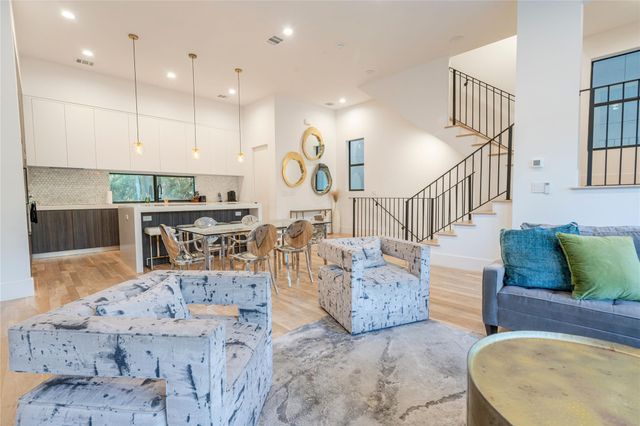 709 Memorial Heights Drive, Houston, TX 77007