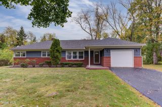 9 Leslie Court, Colonie, NY 12211