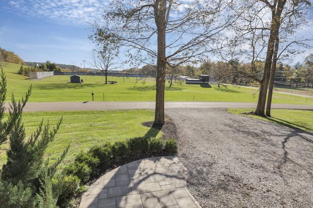 31 Linnell Drive NW, Granville, OH 43023