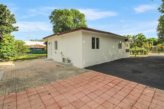 745 NW 140th St, Miami, FL 33168