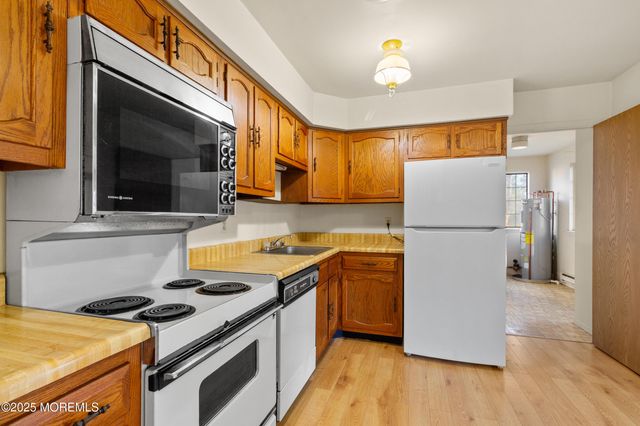 19 Dartmouth Street, Whiting, NJ 08759