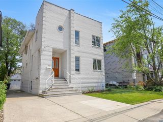 810 Jassamine Way, Fort Lee, NJ 07024