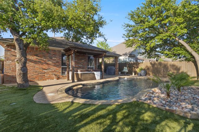 3800 Summersville Lane, Fort Worth, TX 76244