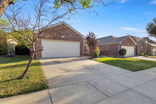 3800 Summersville Lane, Fort Worth, TX 76244