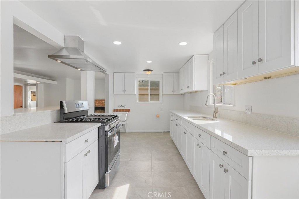 Image 10 of property listing at 1318 W Stockwell Street, Compton, CA 90222