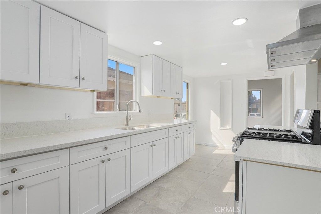 Image 11 of property listing at 1318 W Stockwell Street, Compton, CA 90222