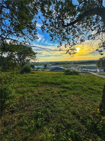 South Street, Mound City, MO 64470