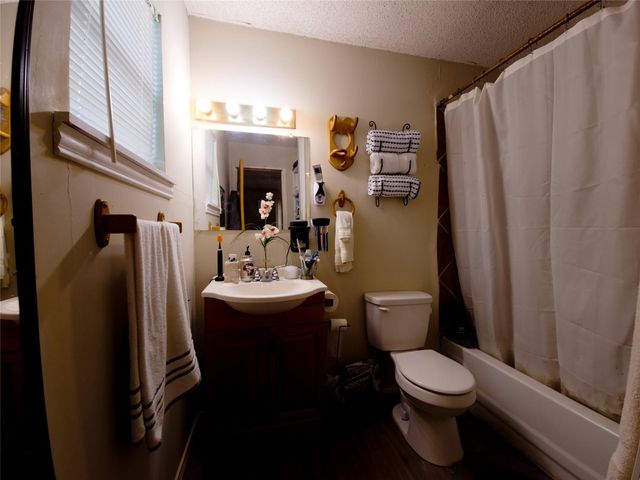 911 Brazos ST, Lockhart, TX 78644