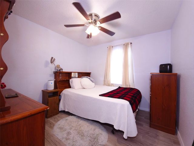 911 Brazos ST, Lockhart, TX 78644